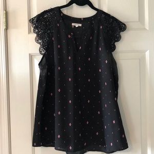 Black blouse with lace detailed sleeves